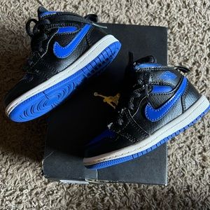*SOLD* Jordan Mid 1 toddlers size 7C